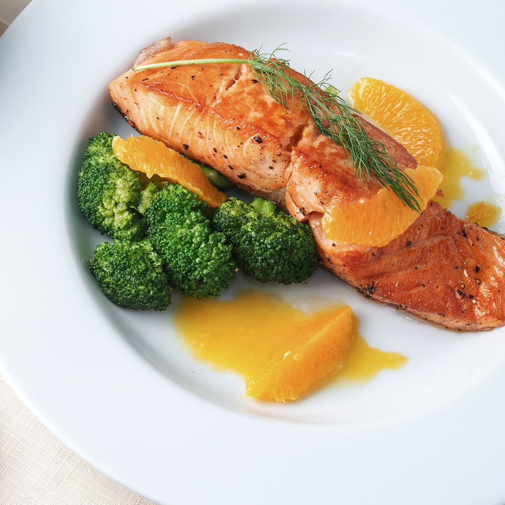 Lachs mit Orangen und Brokkoli