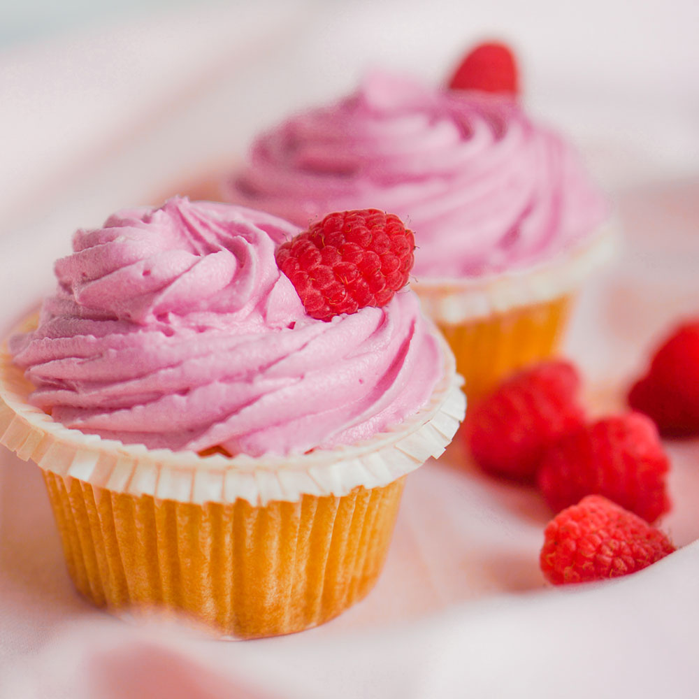 Himbeer-Cupcakes mit rosa Topping